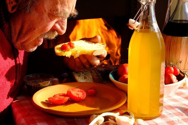 10 Pane,olio e pomodoro, che bontà_di Francesco Ranellucci_Premio Sapori in tavola l'olio e il cibo 2018[1104]